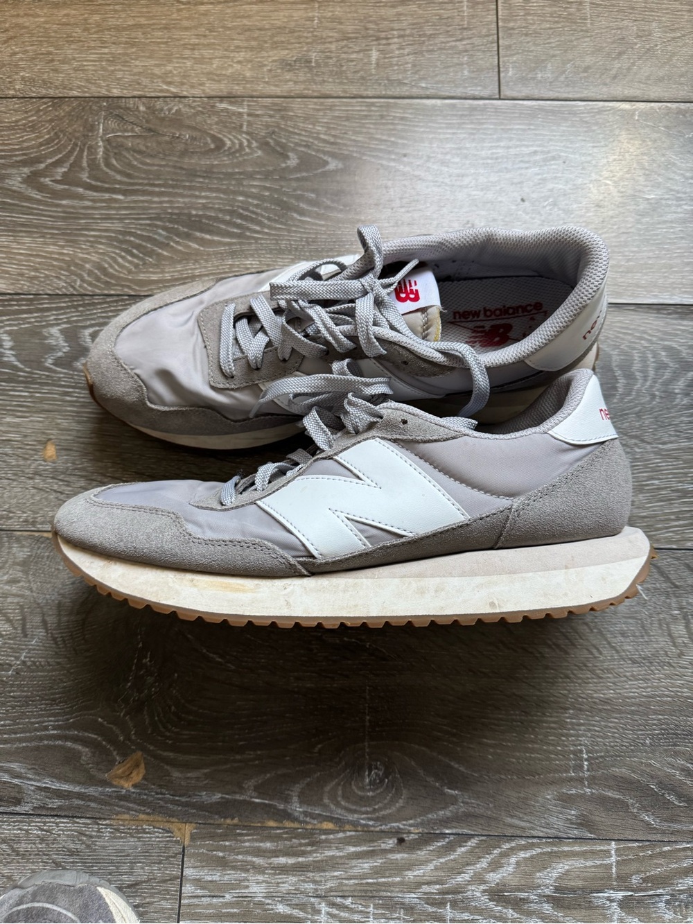 New Balance Men's Gray & White Retro Runner Sneakers